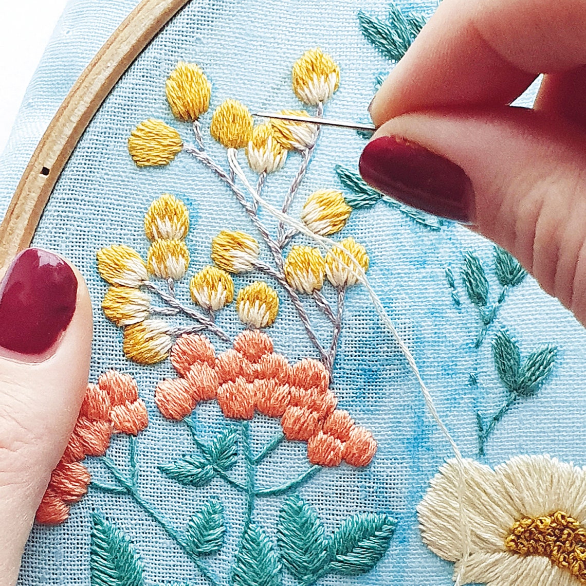 Buzzing Meadow Bumblebee Hoop Embroidery Pattern PDF