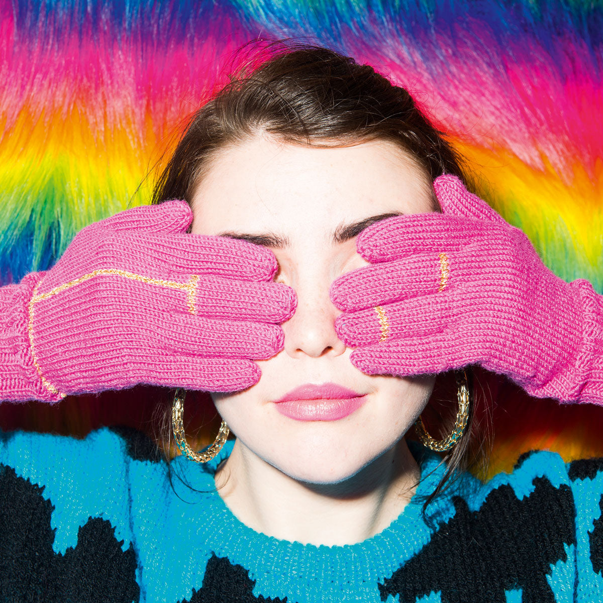 Pink gloves knitting pattern with gold ring details
