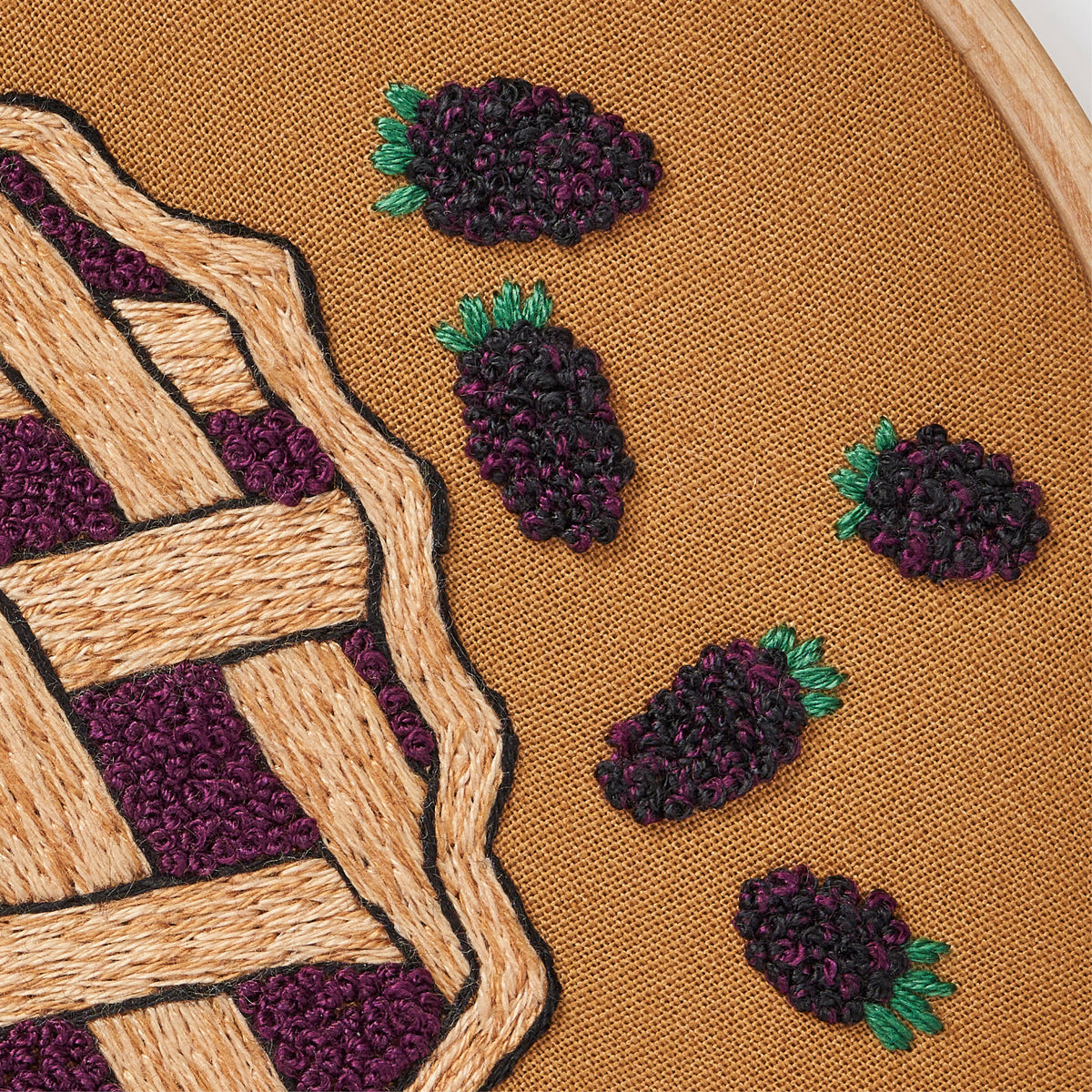 Blackberry Pie Embroidery Hoop Pattern PDF