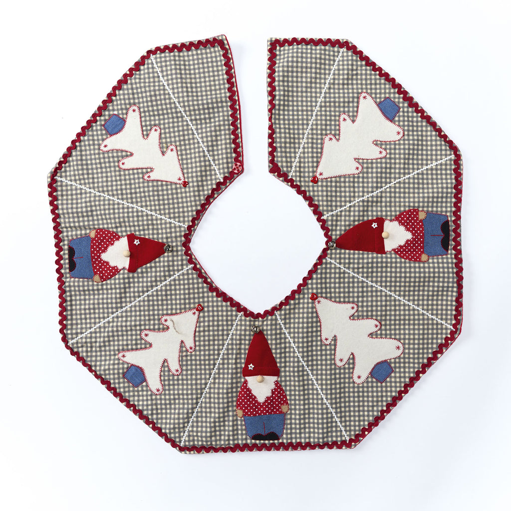 Beneath the Pines Tree Skirt Quilting Pattern PDF