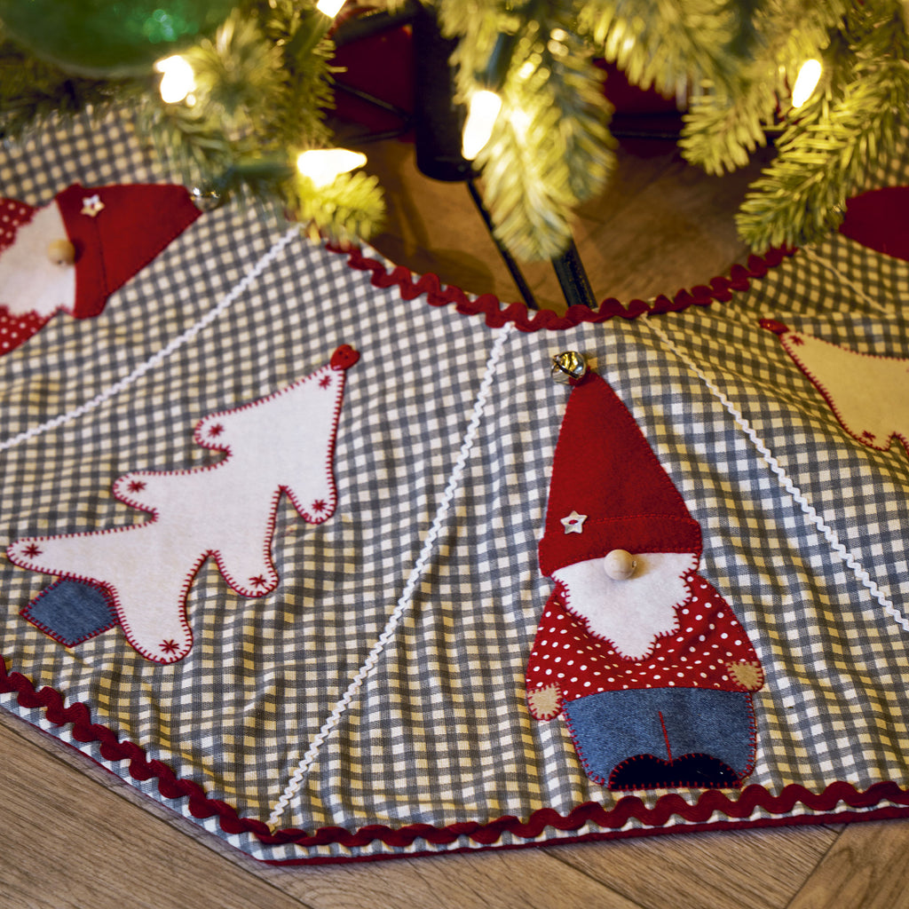 Beneath the Pines Tree Skirt Quilting Pattern PDF