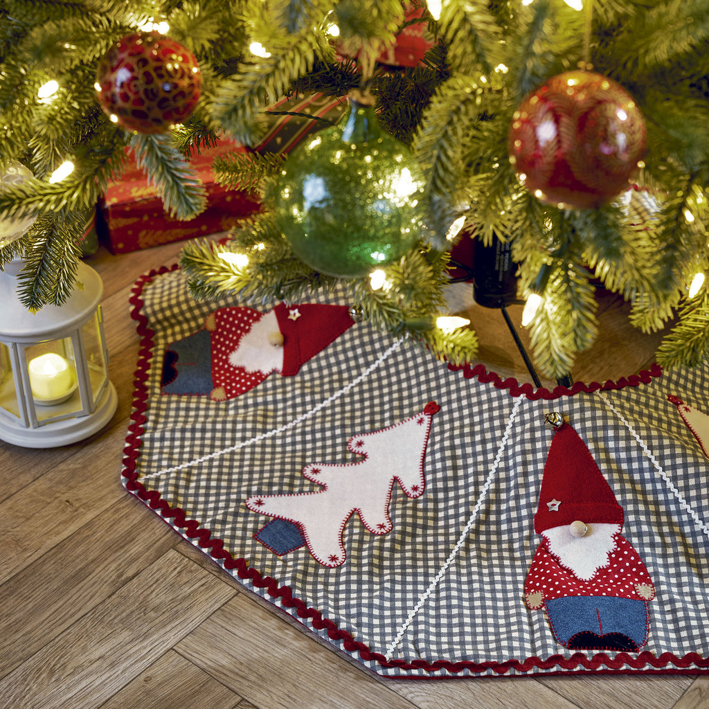 Beneath the Pines Tree Skirt Quilting Pattern PDF